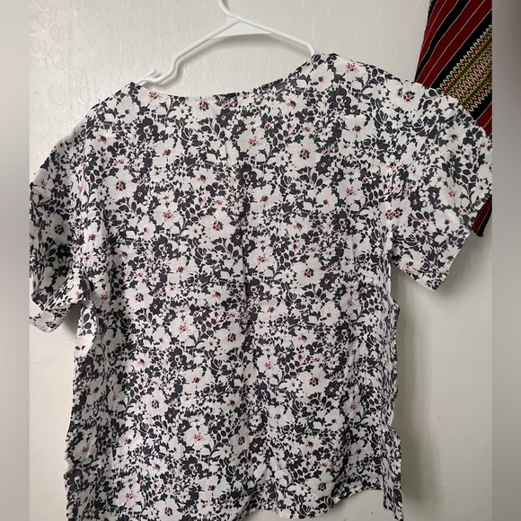 UNIQLO PREMIUM LINEN SHORT SLEEVE BLOUSE - Picture 2 of 2